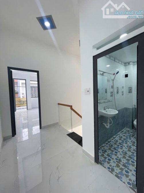 LÊ VĂN QUỚI nhà 2 tầng 4 x 15 hẻm xe hơi Giáp Tân Phú  5.7 tỷ - 2