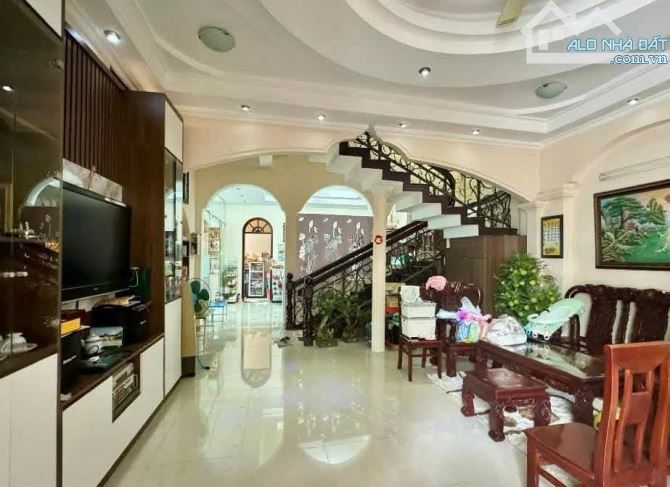 🔥 BÁN ĐẤT TẶNG VILLA 3 TẦNG - DTSD 442M2 - NGANG 14M - CHỈ 2X TỶ - LÂM VĂN BỀN, P TÂN H. - 2