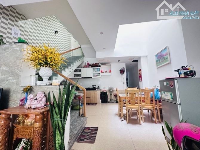Bán căn hộ 10 phòng,MT Nguyễn Như Hạnh, dt 108m, ngang 5.45m, giá hơn 7 tỷ - 2