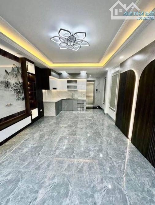 BÁN NHÀ LÔ GÓC – TRƯỜNG LÂM, VIỆT HƯNG, 43M, 6 tầng, Gara, thang máy Lô góc, 2 mặt - 2