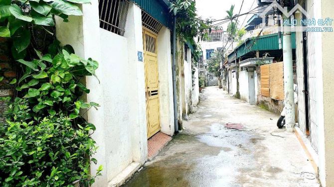Với hơn 4 tỷ có ngay căn nhà cấp 4, DT 50m, mặt tiền 4m, ngõ ô tô bé vào ra - 2
