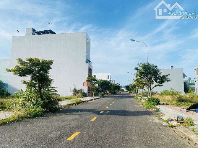Cần bán đất Nam Hoà Xuân. Đã có sổ đỏ. Giá từ 4ty45 - 2