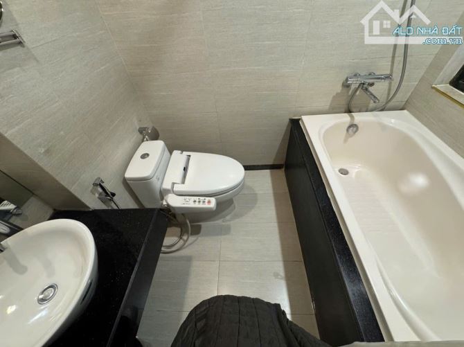 Bán Khách sạn Hoàn Kiếm, 26P 140m2 8T 82,8 tỷ - 2