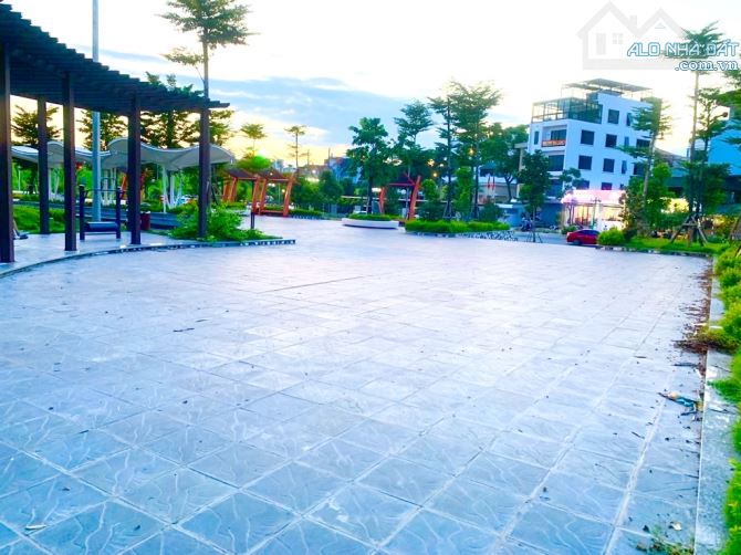 BIỆT THỰ NGỌC THUỴ  7 TẦNG  GARA Ô TÔ THANG MÁY  MẶT TIỀN KHỦNG  	DT 168m, 7 tầng, g - 2
