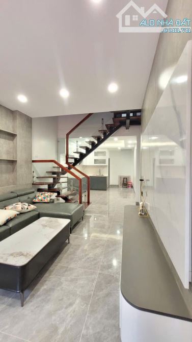 Bán nhà 5 tầng Việt Hưng - Giang biẻn - 2