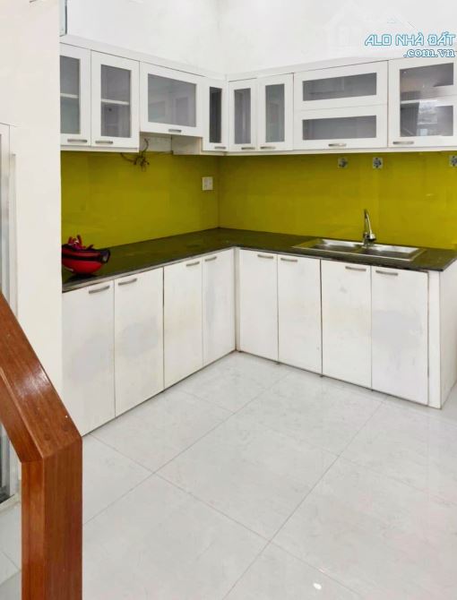 Nhà gần trường, con đi bộ 5p bố mẹ an tâm tuyệt đối - 8.8 tỷ, 3PN, 33m2 x 5T HXH - Q10 - 2