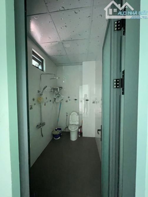 🏡 CỰC HOT – NHÀ 3 TẦNG ĐẸP - LONG TRƯỜNG – 80M² – NGANG 5M NỞ HẬU – ĐƯỜNG 9M CÓ VỈA HÈ 	• - 2
