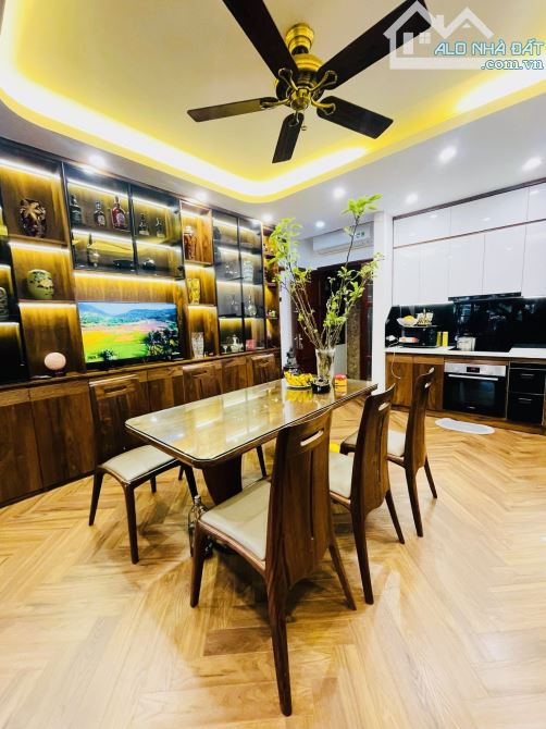SIÊU PHẨM 6 TẦNG THANG MÁY MẶT PHỐ PHÙNG HƯNG - LÔ GÓC - RỘNG, ĐẸP, SANG -ĐẮC ĐỊA! - 2