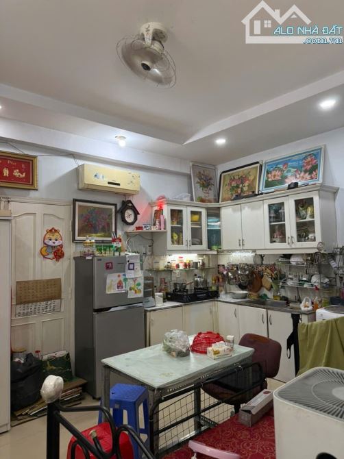 Nhà bán Quận 3, CMT8 khu trung tâm 40m2, ngang 5m giá 4.5T - 2