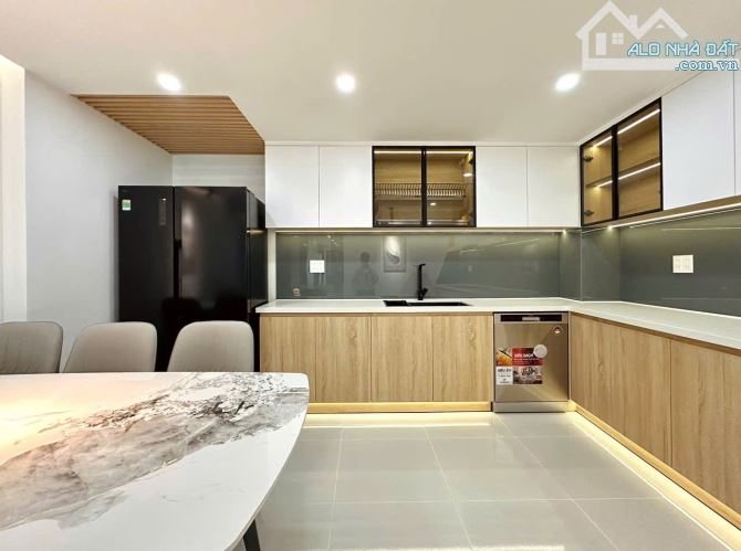 Nội Thất Mặt tiền Nguyễn Lâm,Trệt 2 lầu sân thượng,Phòng Khách 3PN,2WC - 2