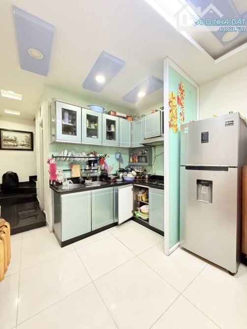 BÁN NHÀ TÂN BÌNH 5 TẦNG CHỈ 5.45 TỶ  HẺM BÀNH VĂN TRÂN 32M2 - 2
