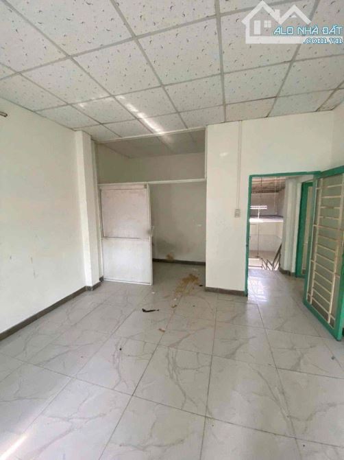 Cho thuê Kho 1/ Hương Lộ 3 :8 x 30m ,1 lầu , HXT thông Giá 22 tr - 2