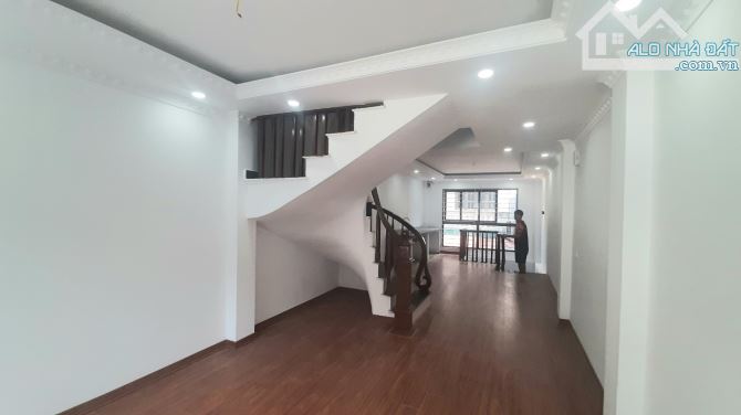 Bán nhà Khu Tập thể Viện KHNN diện tích 40m2, 5 tầng, Ô TÔ - 2