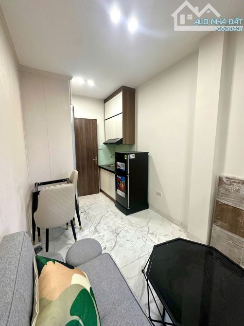 Cho Thuê CCMN 143 Nguyễn Chính Hai Bà Trưng 25m2 Studio Cửa Sổ Ban Công Thang Máy Trống30P - 2