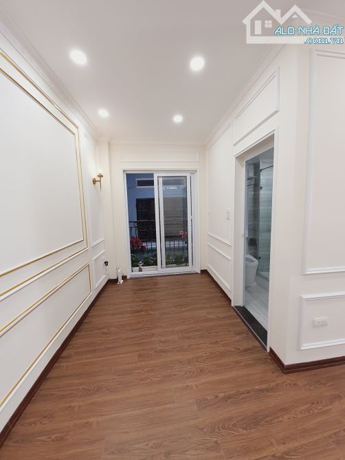 Bán nhà phân lô Phố Trần Quốc Hoàn, 25m2, 5 tầng, ô tô tránh, KD, 2 mặt ngõ, nhỉnh 9 tỷ - 2
