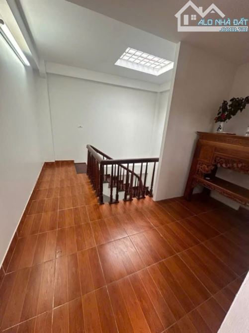 Bán nhà Đỗ Nhuận, 40m x 5 tầng, nội thất nhập khẩu, ô tô quay đầu, gần công viên, ở sướng. - 2