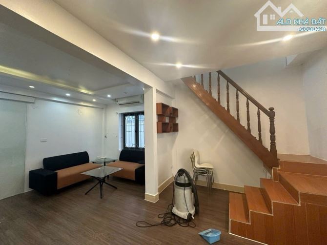 🏠 Bán căn Tập thể Phạm Ngọc Thạch, lối đi riêng, 100m², 5,49 tỷ - 2