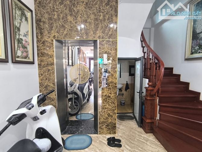 Chỉ 10,5 tỷ có ngay căn nhà 7 tầng thang máy Ngọc Thuỵ - Ngõ ô tô 7 chỗ thông - 2