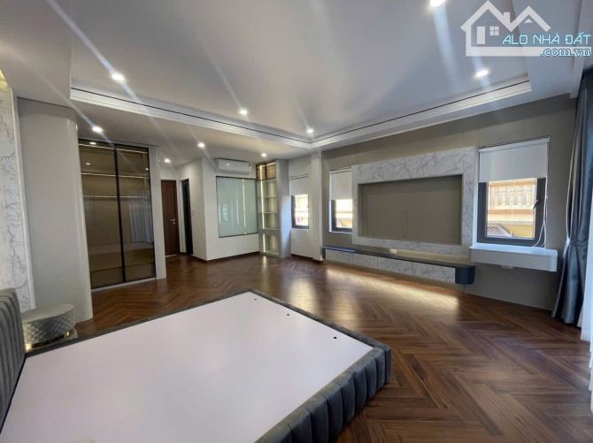 Ngon, Bán nhà Việt Hưng 5 tầng dân xây, Gara oto, DT 55m2 mt 5.35m giá đầu tư - 2