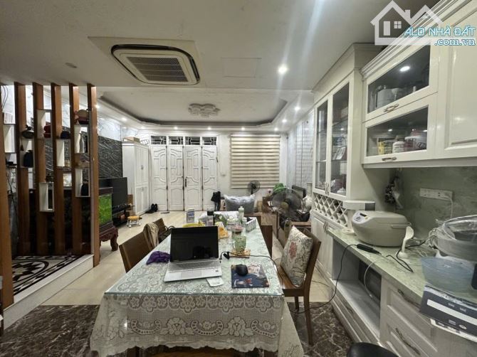 Bán nhà Hoàng Hoa Thám, ngõ thông, ô tô đỗ cổng, nhà đẹp ở ngay, 46m2, 5 tầng, giá 13 tỷ - 2