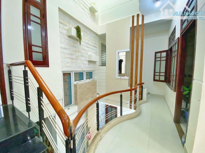 Siêu phẩm 3 Tầng DT đất 106m Đinh tiên hoàng Hải Châu Chỉ  4tyx nhỏ xinh - 2