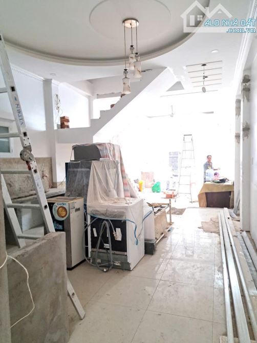 Đông Hòa - Sát Làng Đại Học- 114m2 - Ngang 4.7m- 5.5 Tỷ- Sổ hồng riêng - 2