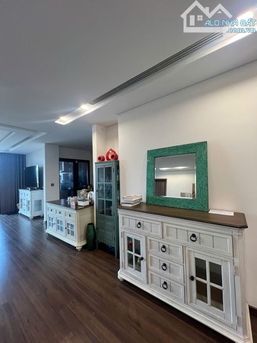 Bán căn hộ tại Green Diamond - DT 136m2, 3 ngủ, giá 19,5 tỷ, full nội thất, view thoáng - 2
