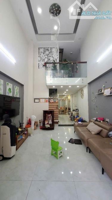 NHÀ 3 tầng Mặt Tiền đường THẠNH XUÂN 43 , phường THẠNHXUÂN,  Q12, 274m2 (4mx60m) đường 8m - 2