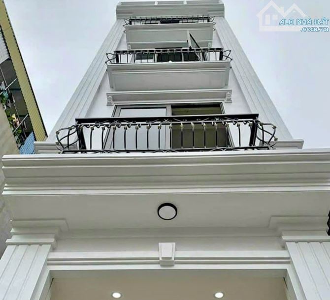 - Bán nhà Thuỵ Khuê, 10m ô tô, sát phố, 35m2, 7.9 tỷ. - 2