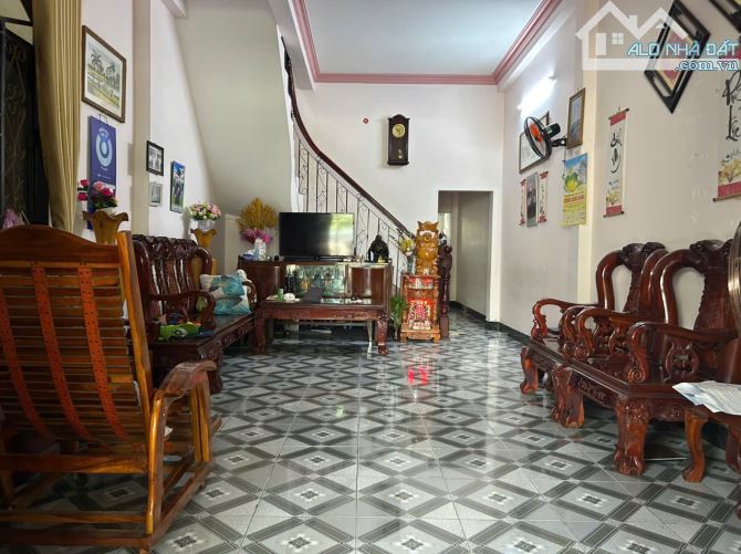 Nhà Mt đường 8 Linh Tây Thủ Đức đôi diện đại học cảnh sát 17tỷ/123m2. - 2