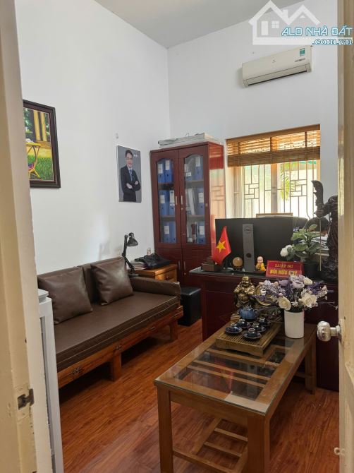 BÁN NHÀ TẬP THỂ TẦNG 2 – NGÕ TÂN MAI – Ô TÔ ĐỖ – 3 MẶT THOÁNG  Diện tích: 38m² (sử dụng gầ - 2
