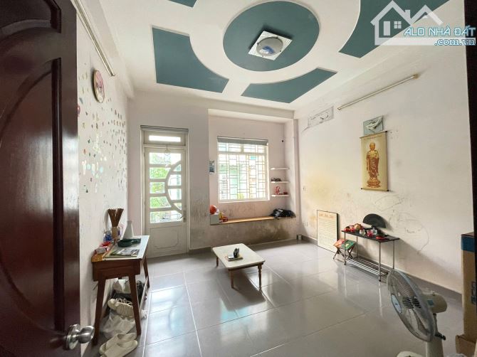 Bán nhà Đất Thánh - giáp Q10 - DT 4.2 x 16 - 3 tầng - giá 8.4 tỷ - 2