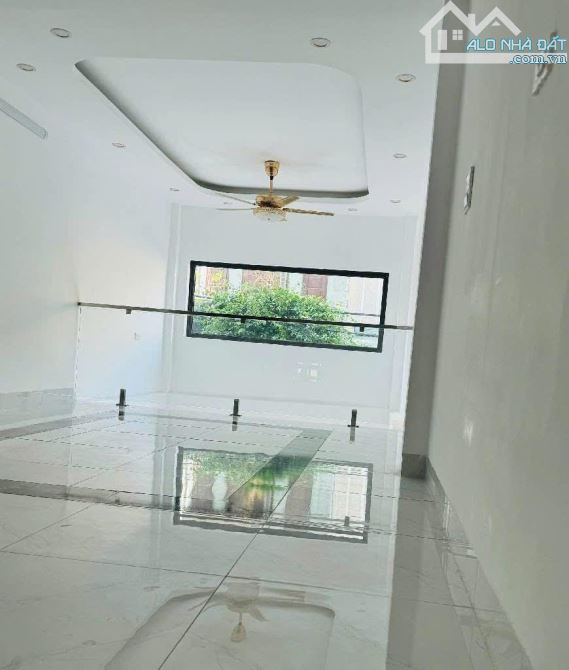 Phúc Lợi - Ô tô - Ngõ thông - Tiện ích ngập tràn - chỉ hơn 6 tỷ - 2