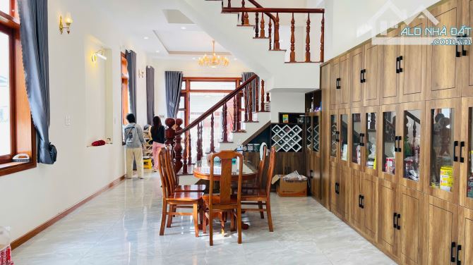 Cần bán nhà mới 99% đường Lữ Gia Đà Lạt 117m2, ngang 6, dài 19.5 mét 1 trệt, 2 lầu, 5 PN - 2