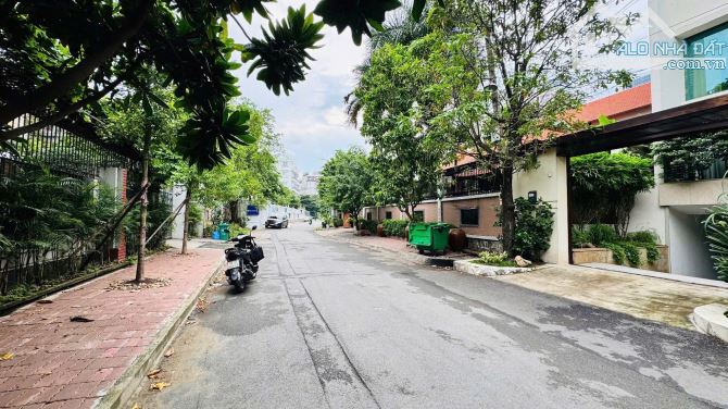 Bán Biệt Thự Nguyễn Văn Hưởng, Thảo Điền Quận 2, Dt(15x26 - hầm 4 tầng) - 98 Tỷ - 2