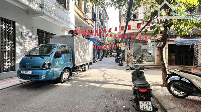 Hiếm ! Bán nhà phân lô Kim Mã 43m2 x 5Tầng, Ô TÔ , KINH DOANH , giá 15.8 tỷ - 2