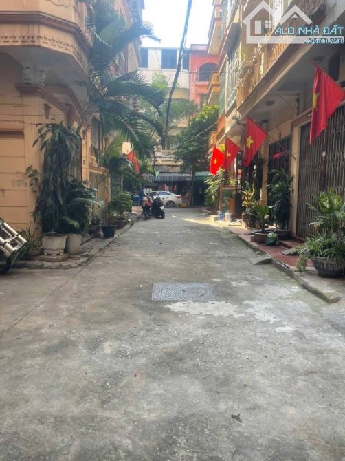 Bán Nhà Phân Lô Nguyên Chí Thanh (Đống Đa) 2 mặt oto tránh - 2