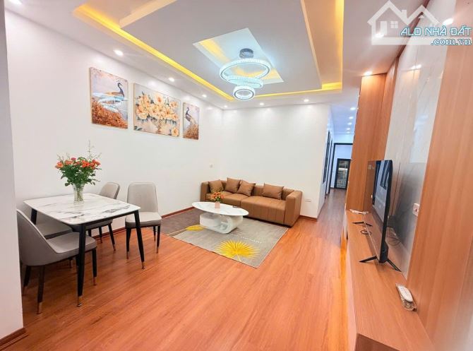 Bán  căn tập thể 3 ngủ trần quốc hoàn, nhà sửa đẹp ở ngay, trung tâm tiện ích,2 thoáng - 2