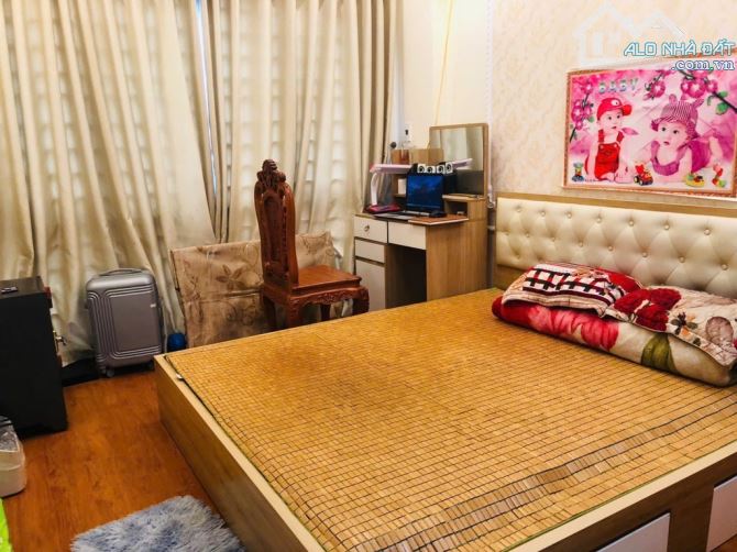 Bán nhà Cự Khối - full nội thất, ngõ thông ô tô - 4 tầng - 42m - 7.5 tỷ - 2