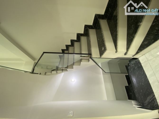 Phân Lô OTO tránh, Ở Sướng Phố Ngọc Thuỵ 30m x 5T Nhỉnh 8tỷ chủ cần bán gấp TL mạnh - 2