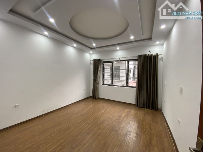 Nhà 4 tầng mặt đường Lực Hành kinh doanh buôn bán tốt - 2