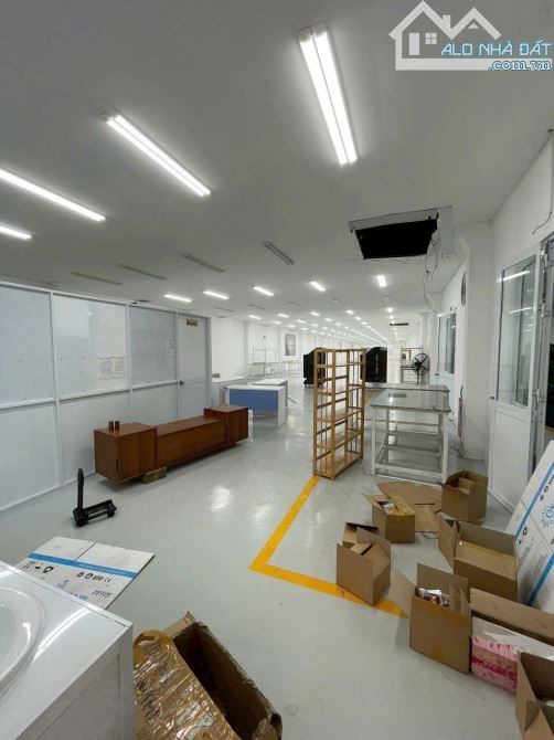 Cho thuê xưởng sạch đẹp 1300m2 Dương Công Khi - 2