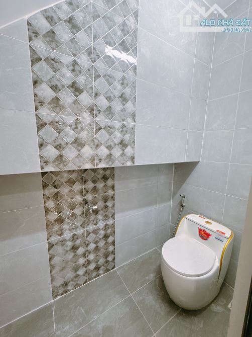 BÁN NHÀ ĐẸP 3 TẤM QUẬN 4 NGAY CẦU CALMET GIÁP Q1 GIÁ 4 TỈ 750 KHU DÂN CƯ - 2