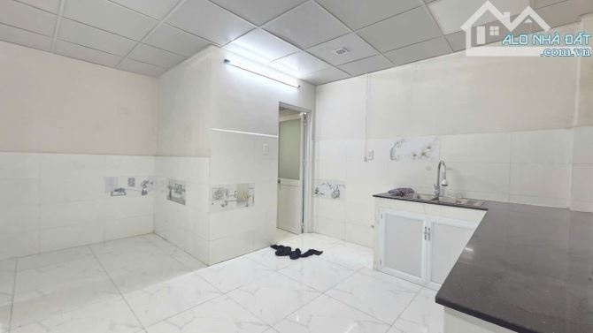 Phạm Văn Bạch - Tân Bình- 65m2 - 2 Tầng - 6.9 tỷ - 2 Mặt Hẻm Ô tô - Hoàn công - SHR - 2