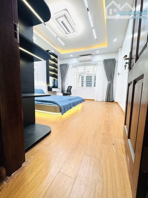 Bán nhà Nguyễn Đình Hoàn - Hoàng Quốc Việt - Ngõ nông rộng - Bagac đỗ cửa - 2
