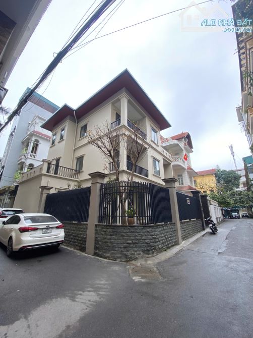 ❤️CHO THUÊ NHÀ Trần Quốc Hoàn , DT 200m, 3 Tầng, Căn góc, MT 10m, NHÀ ĐẸP, Ở LUÔN, 65tr/th - 2