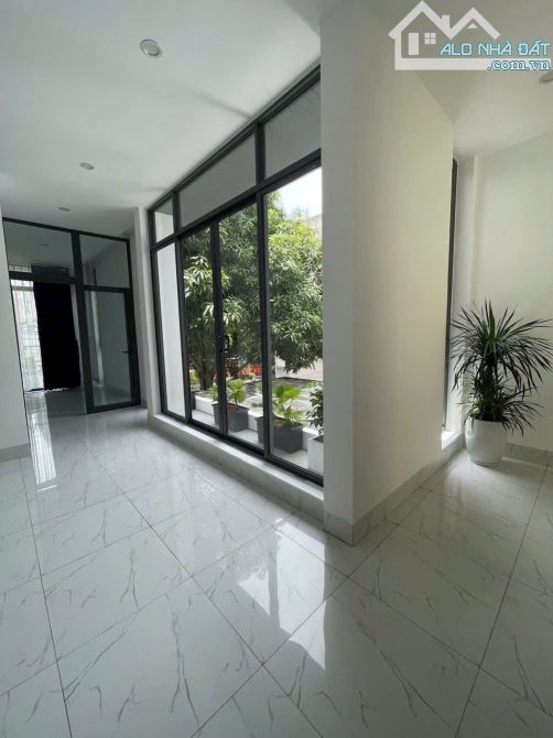Bán biệt thự 200m2 12.5 tỷ đường 7.5m Trần Kim Xuyến khu đô thị Hòa Xuân - 2