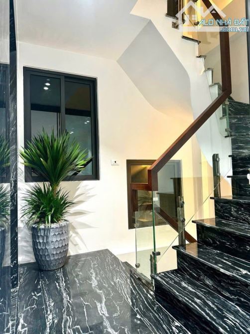 Siêu phẩm Hồng Tiến 8 tầng thang máy Vỉa hè đường 17m kinh doanh dt 80m2 - 2