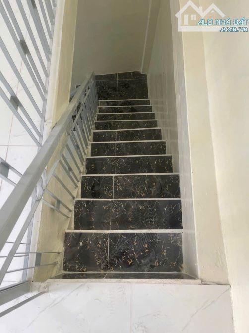 P15 - QUẬN 5 - 3 TAANGFF BTCT - HOÀN CÔNG - SỔ VUÔNG - NỞ HẬU - NHỈNH 3 TỶ - 2