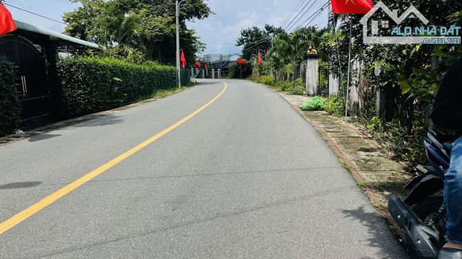 Chủ cần tiền bán Lô Đất cực đẹp, cho anh chị xây nhà vườn nghỉ dưỡng  dt :1600m có 100tc - 2